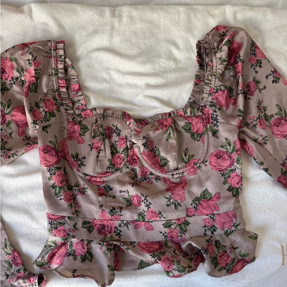 ASTR Long Sleeve Sweetheart Top